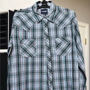 Wrangler Men's Gray and Blue Plaid Shirt